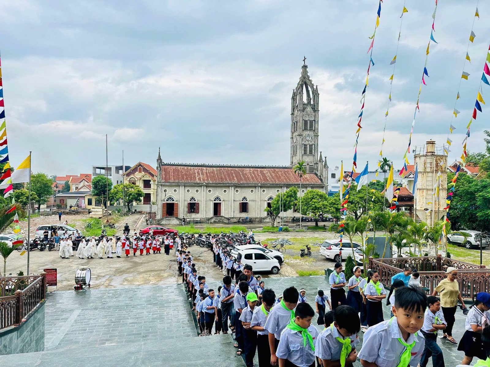 Thánh lễ tạ ơn bế mạc tuần Chầu Mình Thánh Chúa thay giáo phận