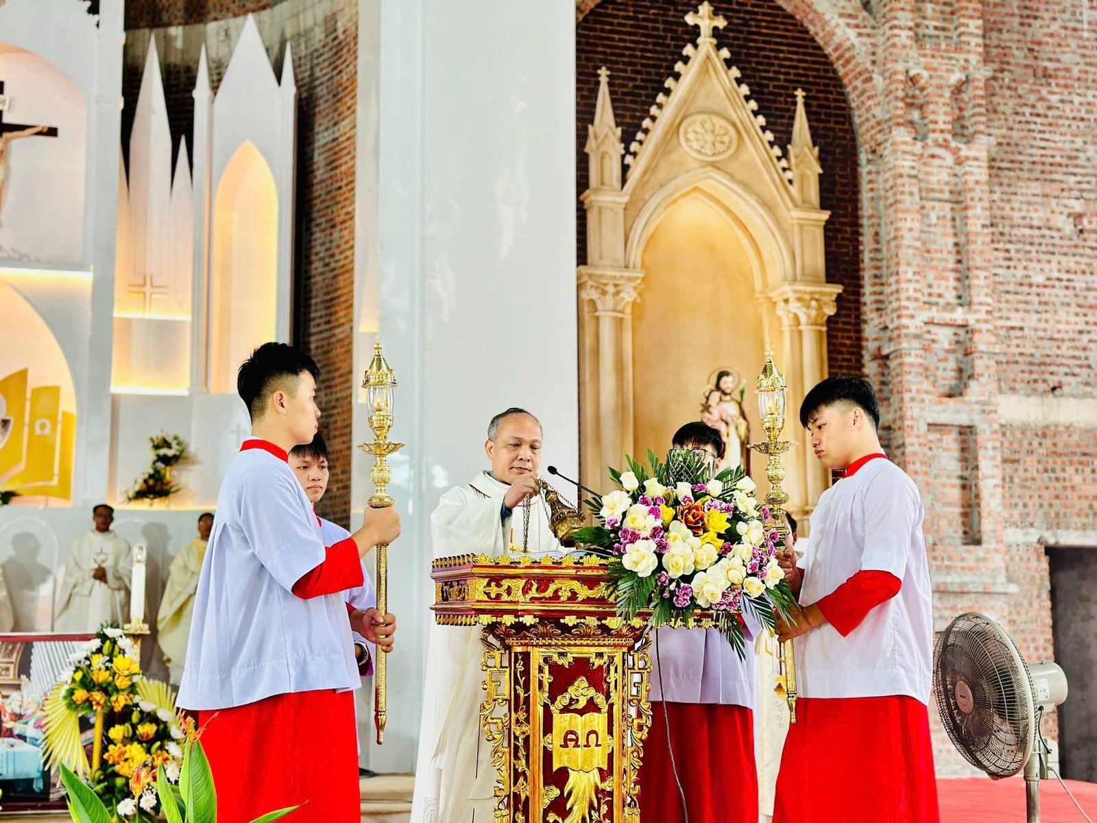 Thánh lễ tạ ơn bế mạc tuần Chầu Mình Thánh Chúa thay giáo phận