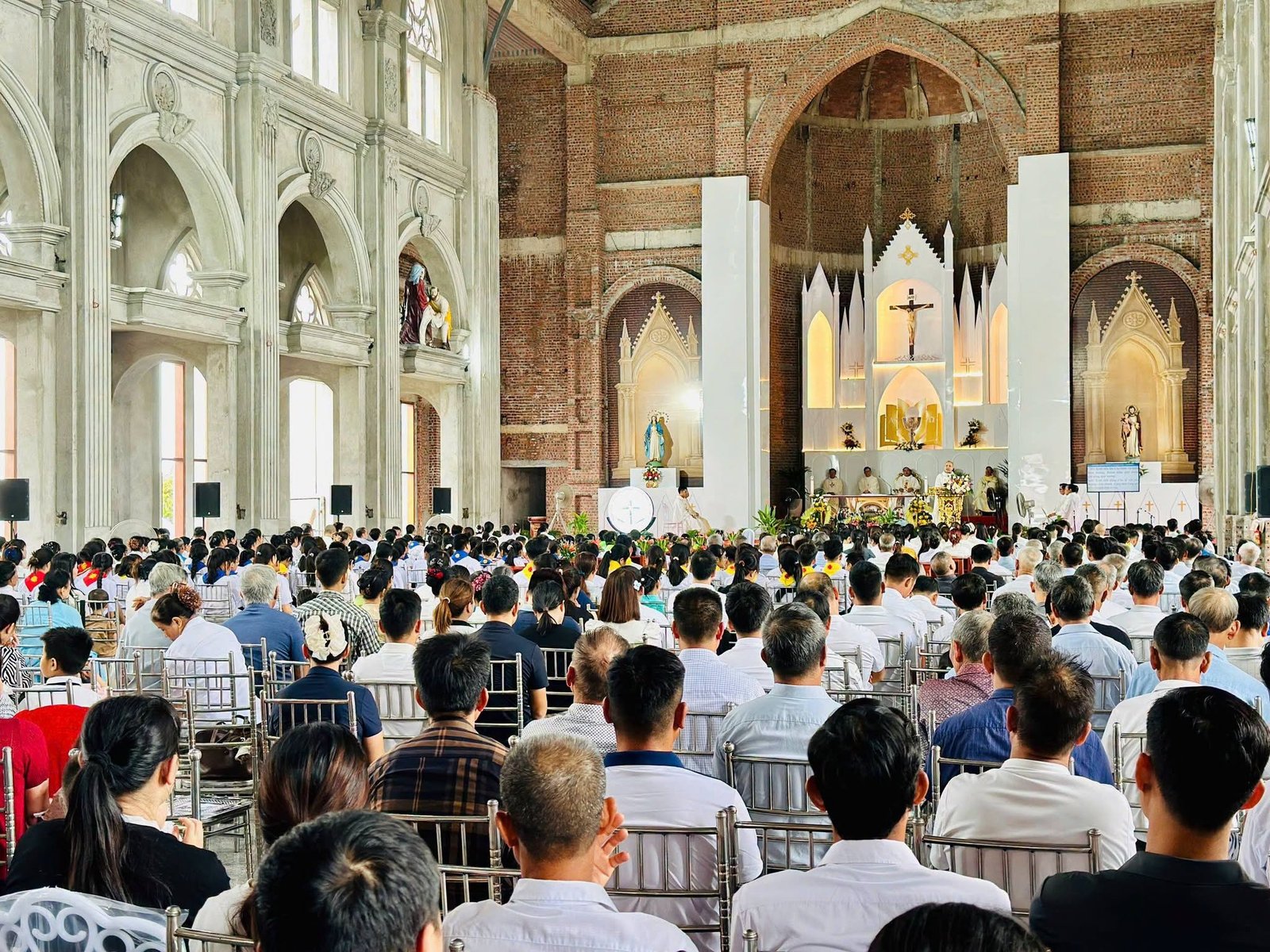 Thánh lễ tạ ơn bế mạc tuần Chầu Mình Thánh Chúa thay giáo phận