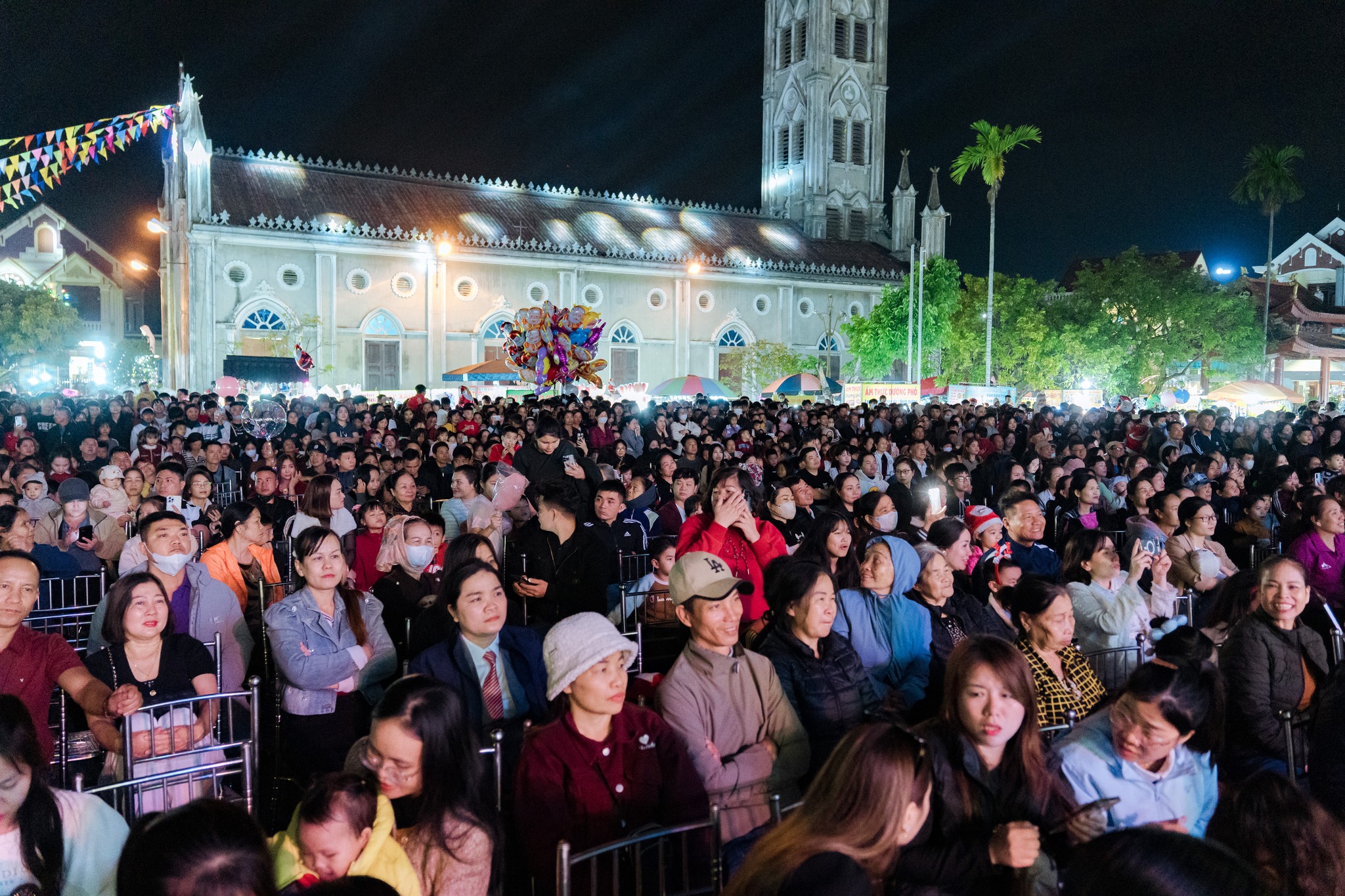 Giáo xứ Đồng Giá - Giáng Sinh 2025: HÀI NHI GIÊSU – ÁNH SÁNG CỨU ĐỘ MUÔN DÂN