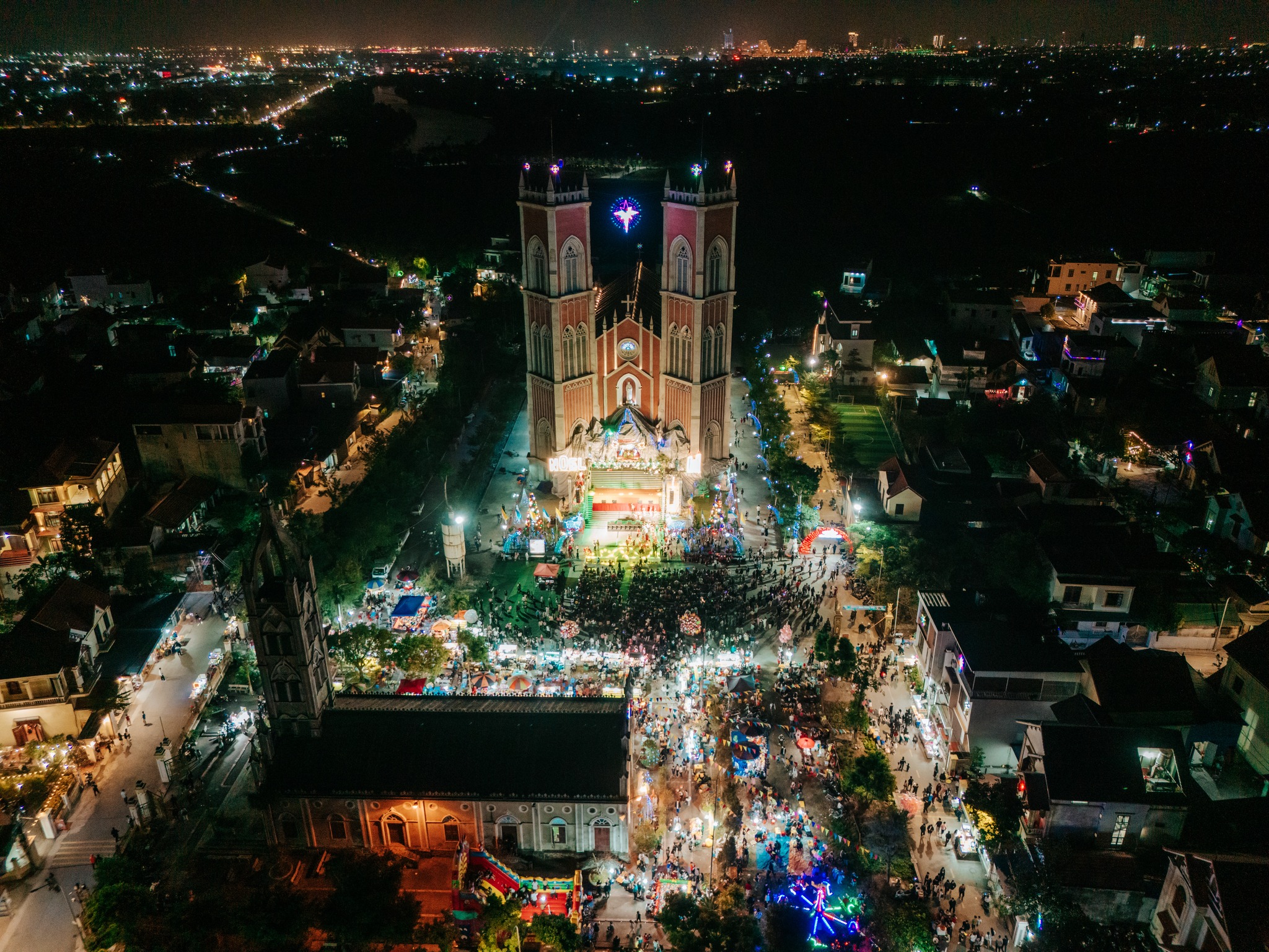 Giáo xứ Đồng Giá - Giáng Sinh 2025: HÀI NHI GIÊSU – ÁNH SÁNG CỨU ĐỘ MUÔN DÂN