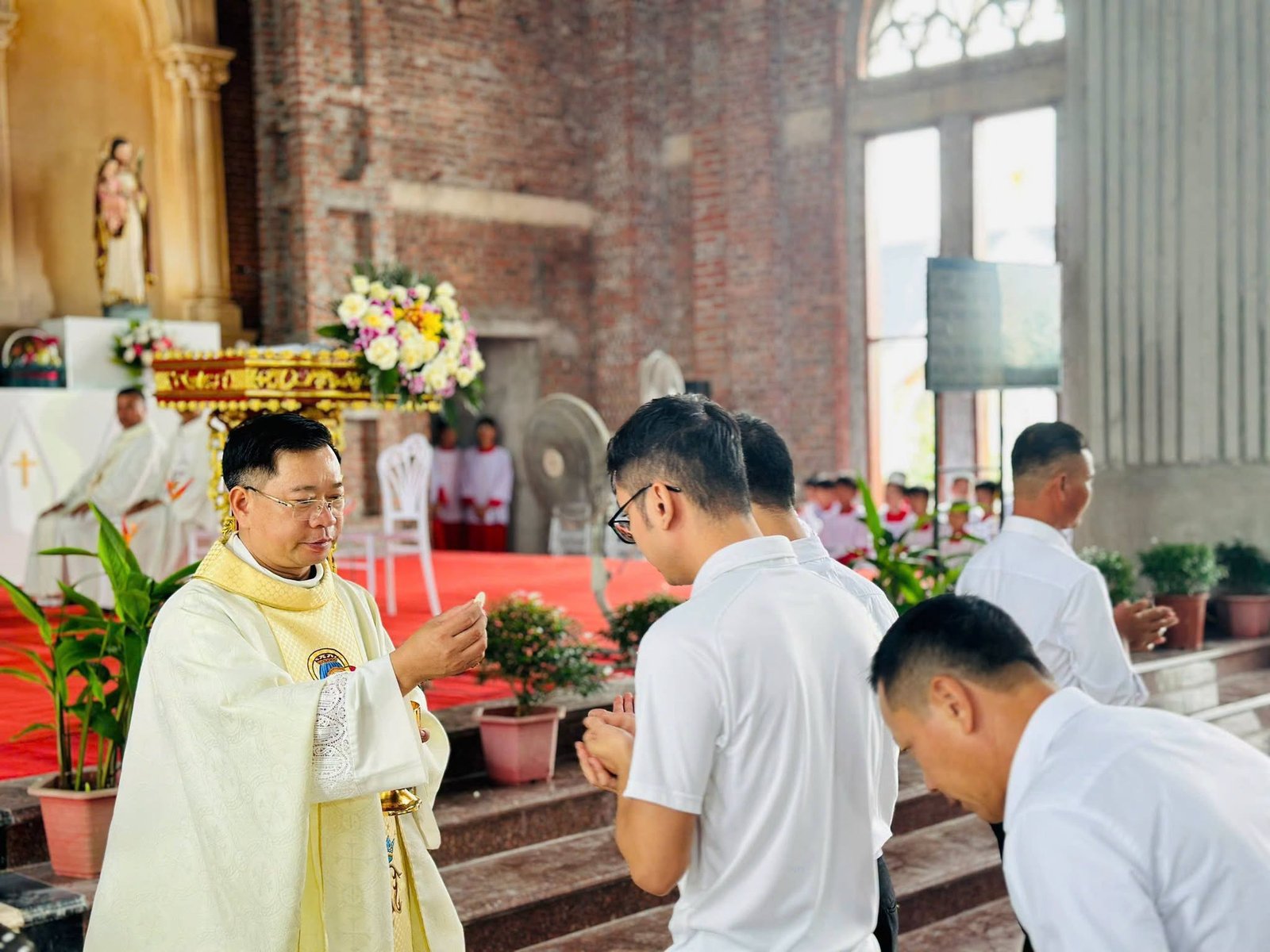 Thánh lễ tạ ơn bế mạc tuần Chầu Mình Thánh Chúa thay giáo phận
