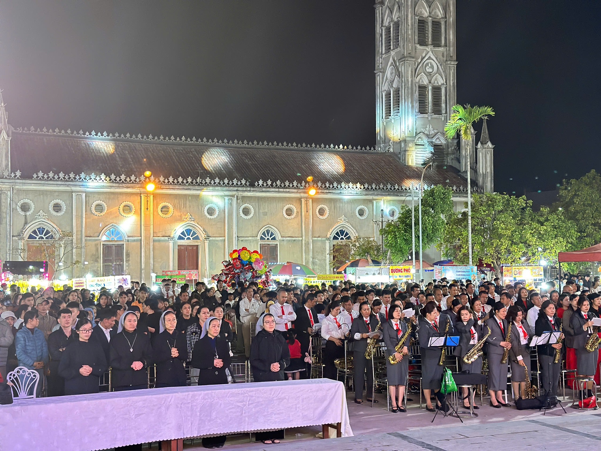 Giáo xứ Đồng Giá - Giáng Sinh 2025: HÀI NHI GIÊSU – ÁNH SÁNG CỨU ĐỘ MUÔN DÂN