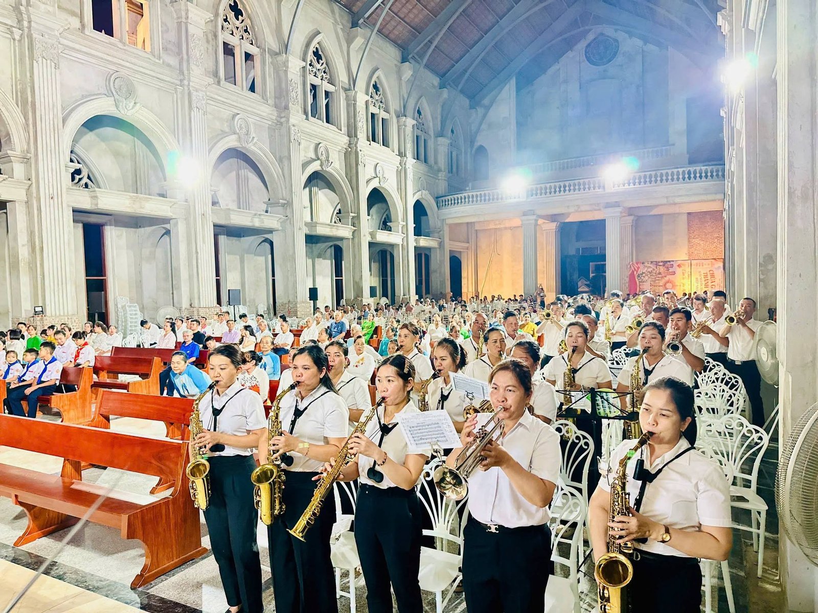 Thánh lễ tạ ơn bế mạc tuần Chầu Mình Thánh Chúa thay giáo phận