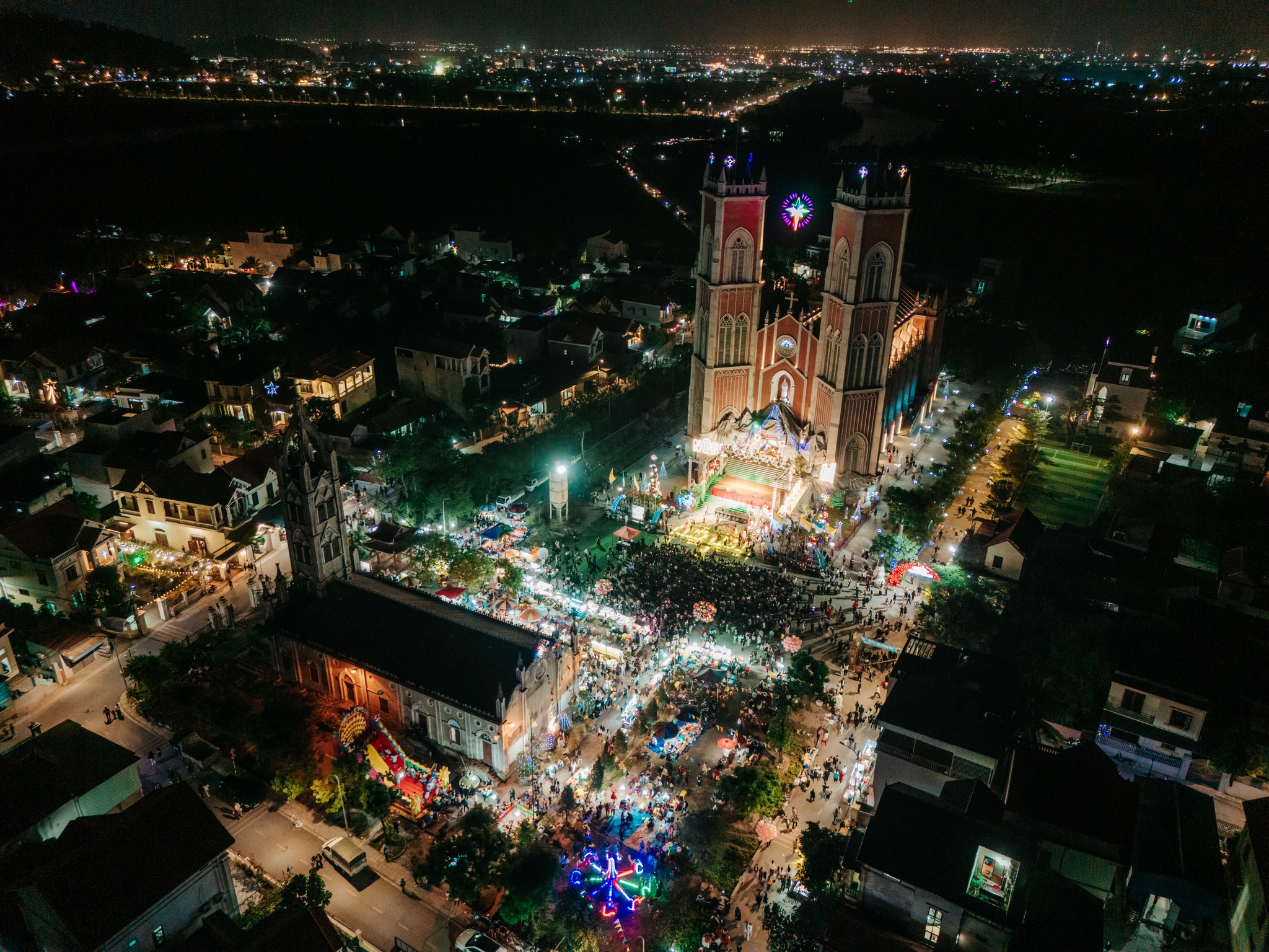 Giáo xứ Đồng Giá - Giáng Sinh 2025: HÀI NHI GIÊSU – ÁNH SÁNG CỨU ĐỘ MUÔN DÂN