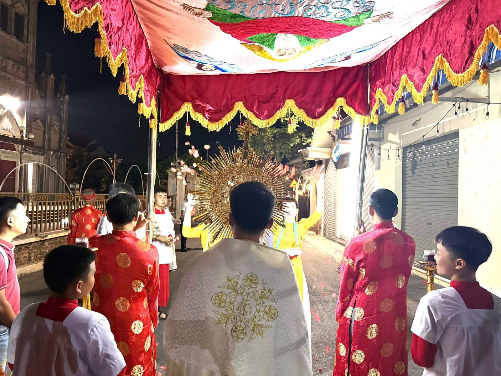 Thánh lễ tạ ơn bế mạc tuần Chầu Mình Thánh Chúa thay giáo phận