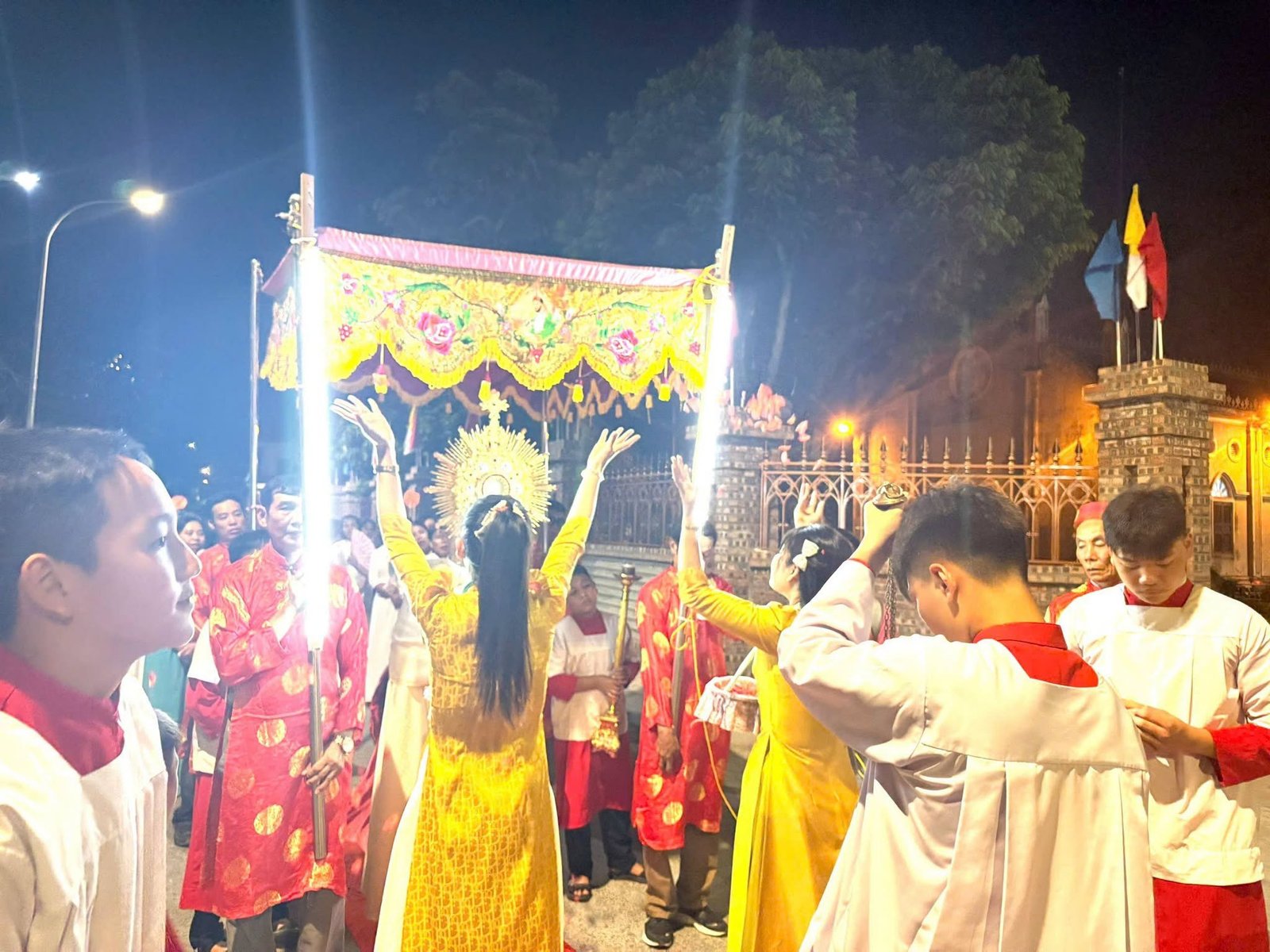 Thánh lễ tạ ơn bế mạc tuần Chầu Mình Thánh Chúa thay giáo phận
