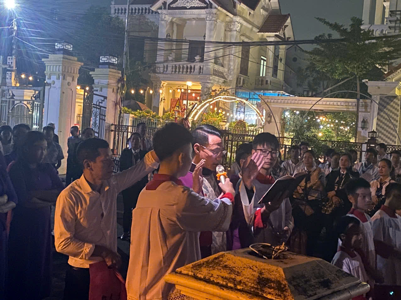 Giáo xứ Đồng Giá: Thánh lễ cầu nguyện cho các Đấng Bậc trong Giáo phận hồi 19h00 ngày 07/11/2025	