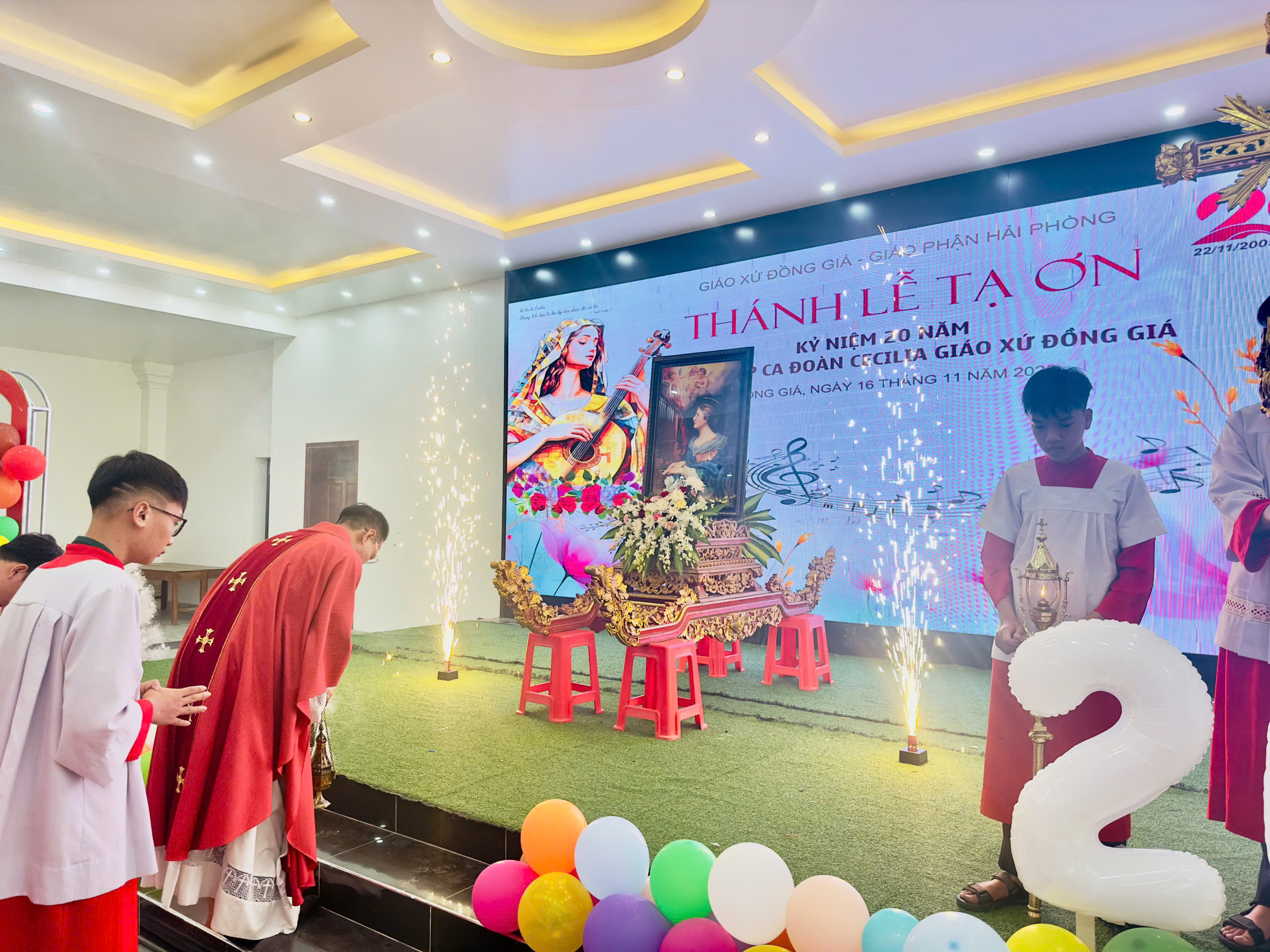 GIÁO XỨ ĐỒNG GIÁ: CA ĐOÀN CECILIA MỪNG LỄ QUAN THẦY VÀ KỶ NIỆM 20 NĂM THÀNH LẬP