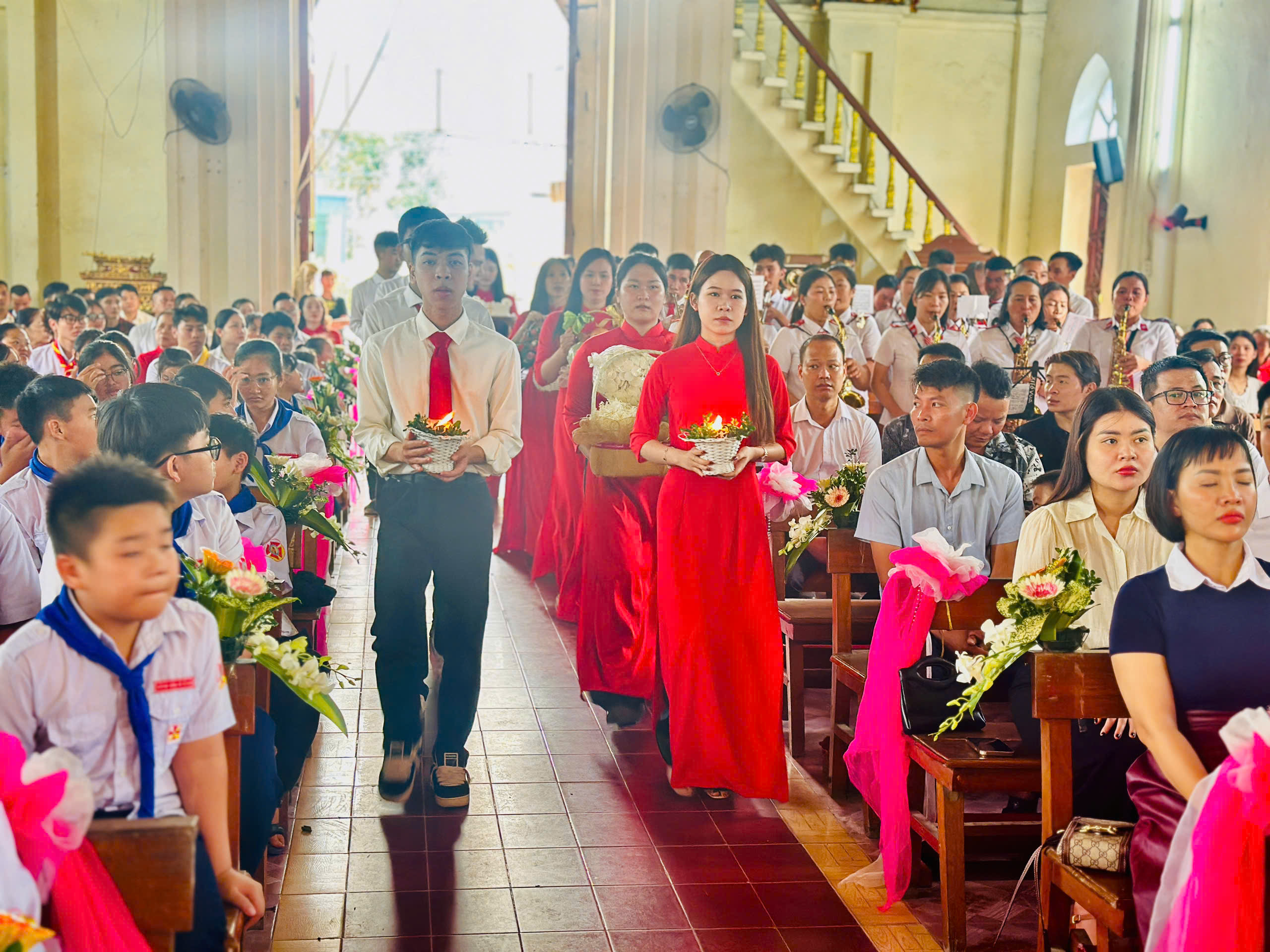 GIÁO XỨ ĐỒNG GIÁ: CA ĐOÀN CECILIA MỪNG LỄ QUAN THẦY VÀ KỶ NIỆM 20 NĂM THÀNH LẬP