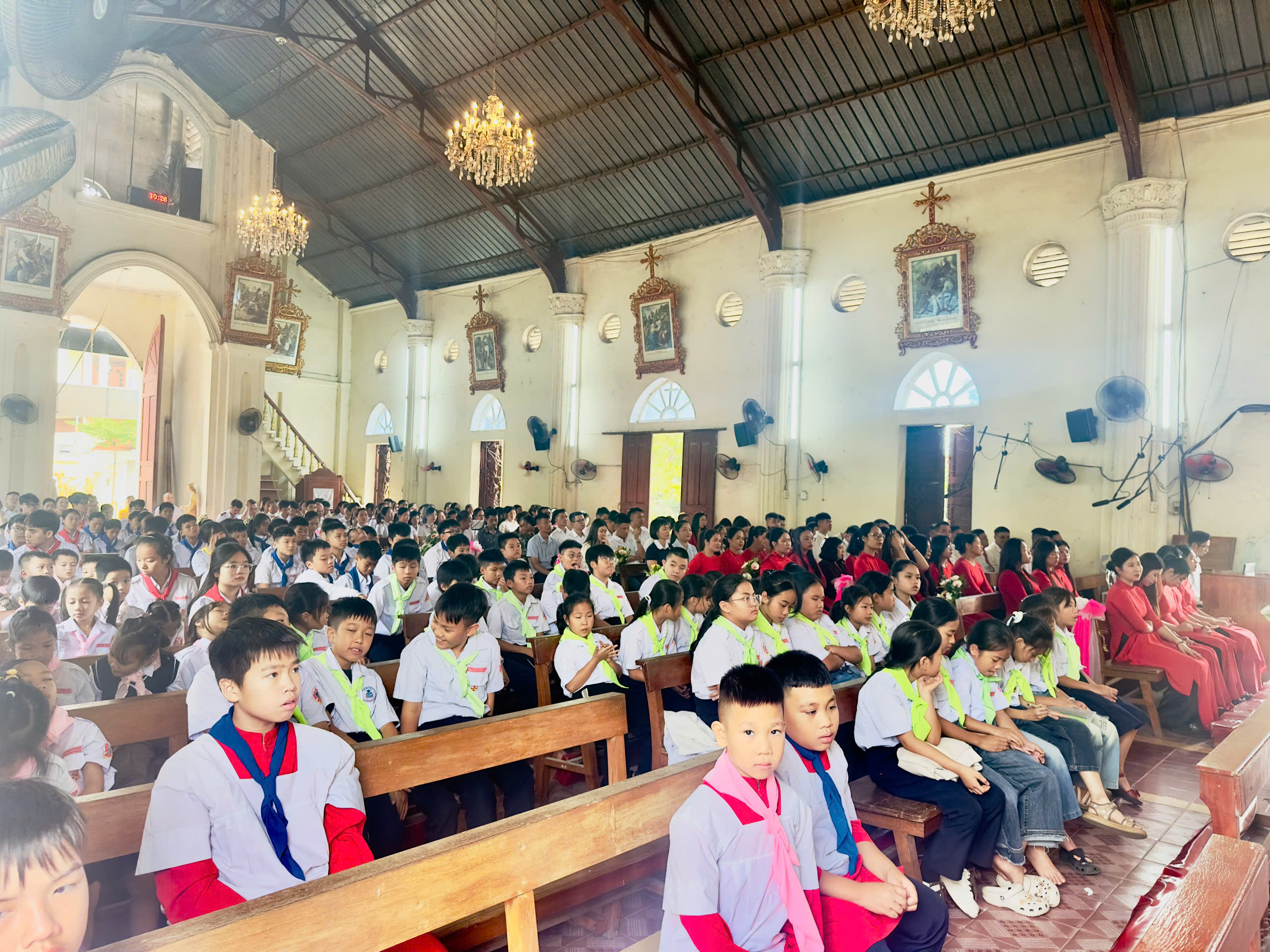 GIÁO XỨ ĐỒNG GIÁ: CA ĐOÀN CECILIA MỪNG LỄ QUAN THẦY VÀ KỶ NIỆM 20 NĂM THÀNH LẬP