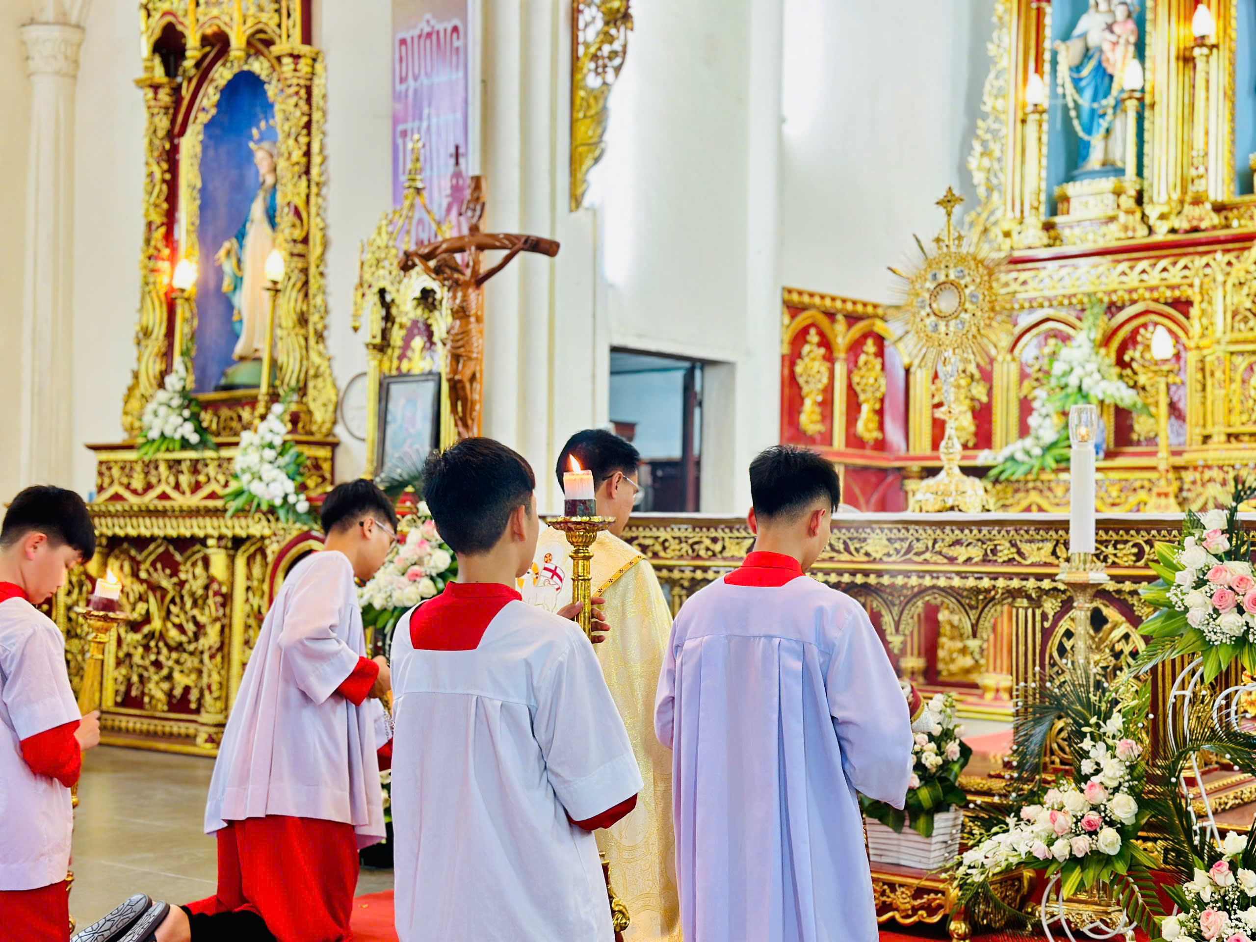 LỄ KÍNH MÌNH VÀ MÁU THÁNH CHÚA KITÔ