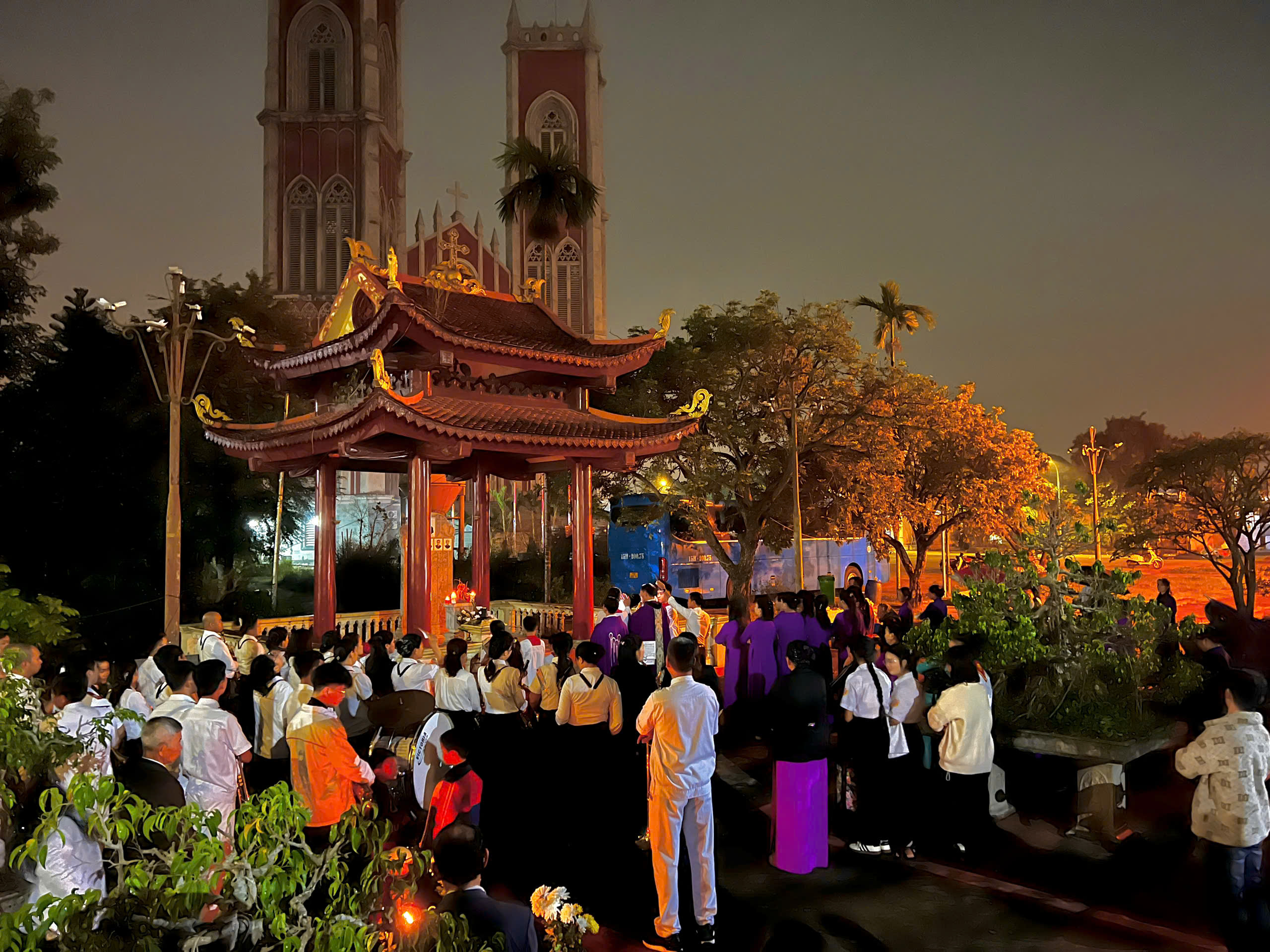 Giáo xứ Đồng Giá: Thánh lễ cầu nguyện cho các Đấng Bậc trong Giáo phận hồi 19h00 ngày 07/11/2025